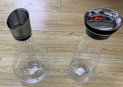 Glass carafe with a steel lid