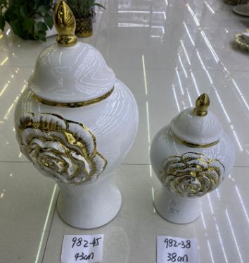 White and gold ceramic jar with lid, 42 cm