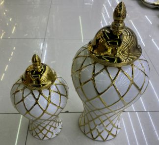 White ceramic jar with gold lattice, 43 cm